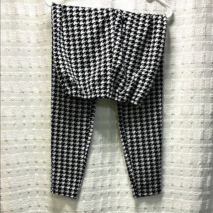 Womens Black and White Houndstooth Leggings